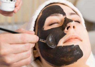 Tẩy tế bào chết bằng tinh chất than hoạt tính – Bí quyết làm sạch sâu, sáng da và ngừa mụn hiệu quả